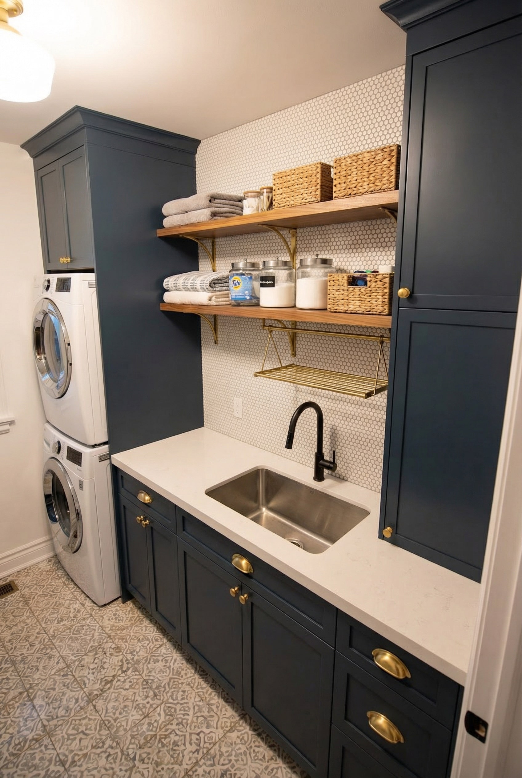 Balance Open and Closed Storage for Efficient Laundry Room Organisation