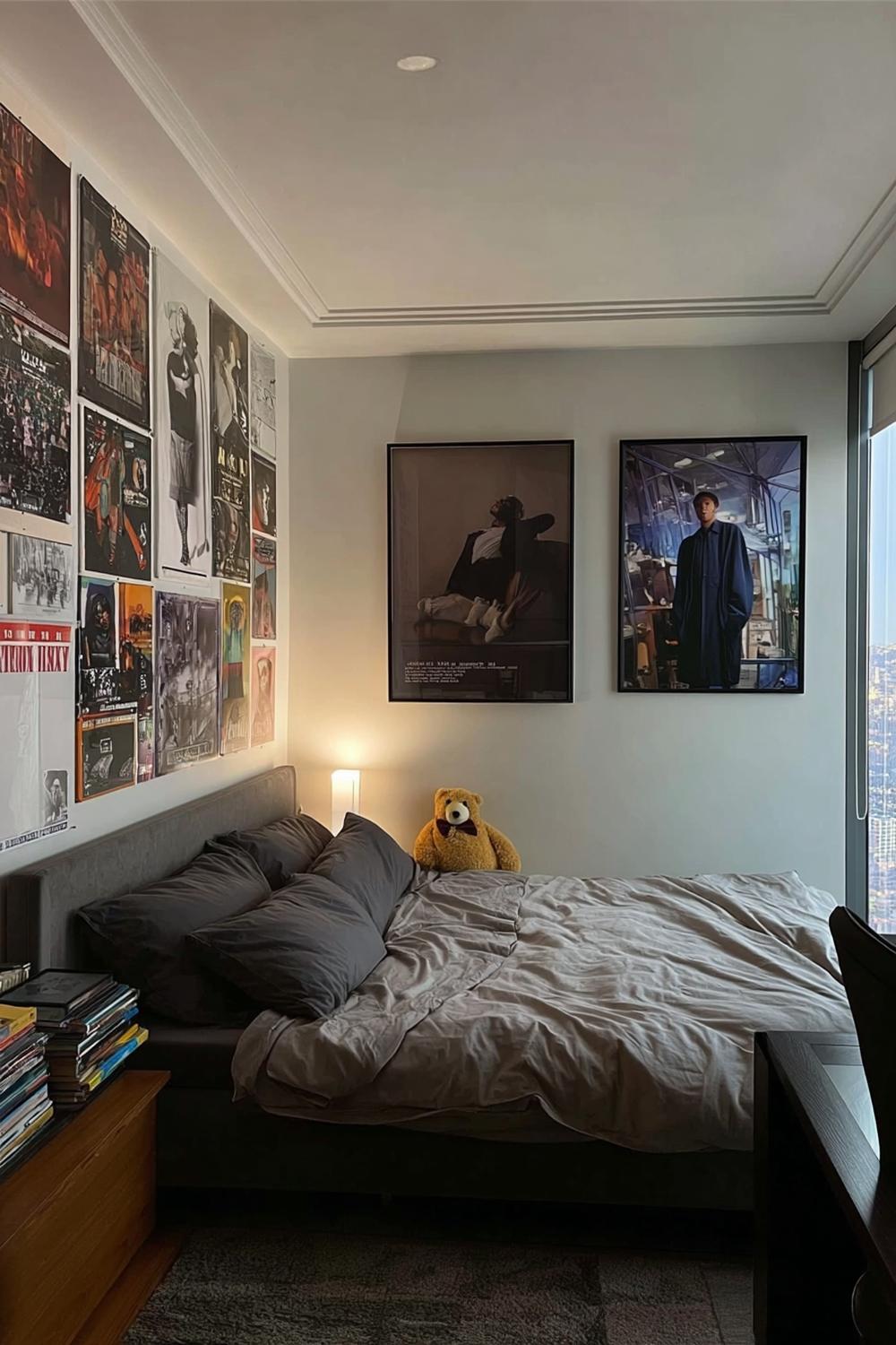 Display Diverse Wall Art to Personalize a Small Room